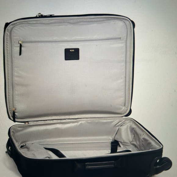 TUMI Voyageur Leger Continental Carry-On - Picture 2 of 3